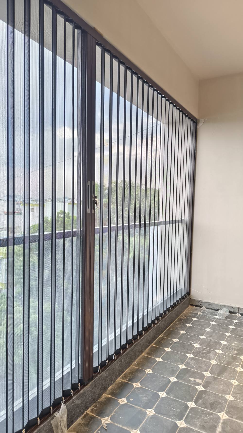 Aluminium Pleated Safety Lock Customised Door and Balcony Mosquito Net