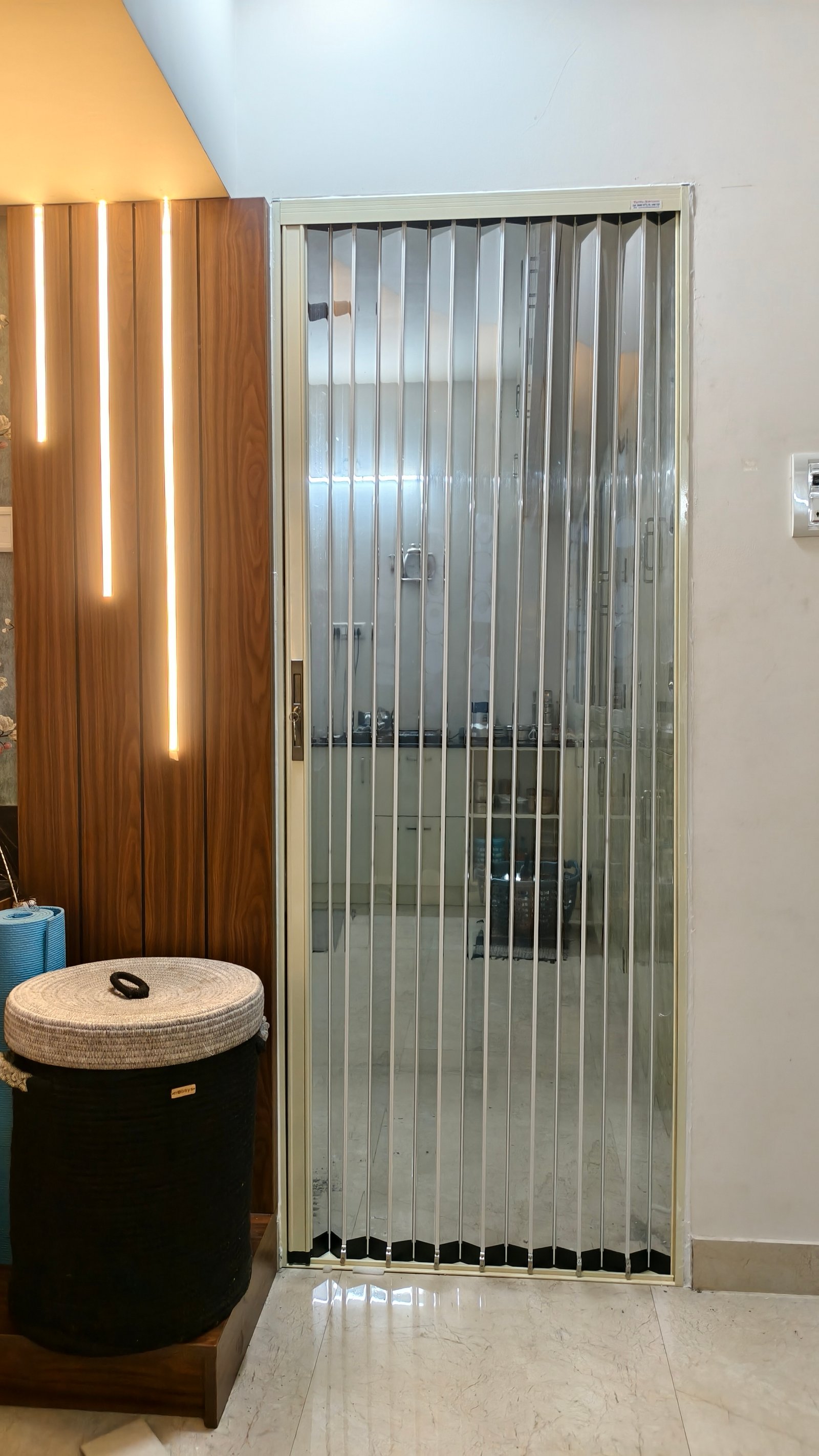 Transparent Polycarbonate Safety Lock Customised Partition
